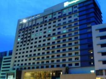 Holiday Inn & Suites Makati Hotel