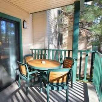 Classic Lodge W Full Kitchen Hot Tub Fireplace Balcony By The Lake Apartment