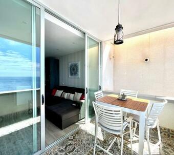 Luxury Apartment Overlooking Atlantic Ocean, Wifi