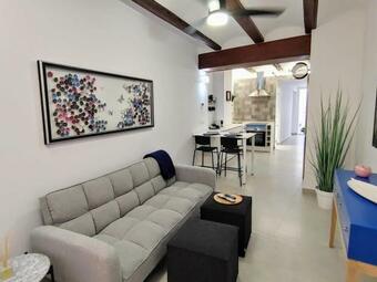 New! Private Entrance In The Heart Of The City Center W/ Terrace Apartment