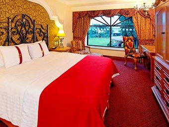 Holiday Inn Express & Suites Queretaro Hotel