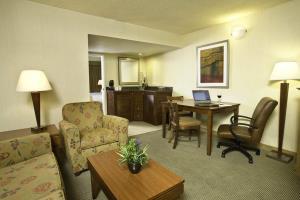 Doubletree Suites By Hilton Tucson Airport Hotel