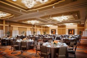 Westin Chicago River North Hotel