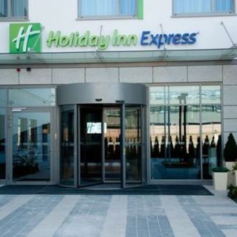 Holiday Inn Express Warsaw Airport Hotel