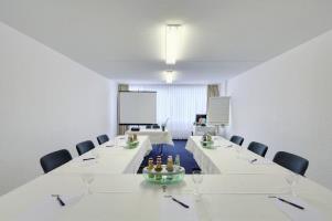 Balladins Superioraeropuerto Hotel