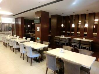 Holiday Inn Express Shanghai Jinqiao Central Hotel