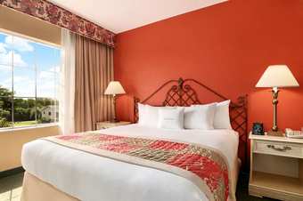 Doubletree Suites By Hilton Naples Hotel