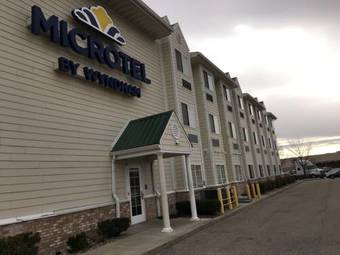 Microtel Inn & Suites By Wyndham Indianapolis Airport Hotel