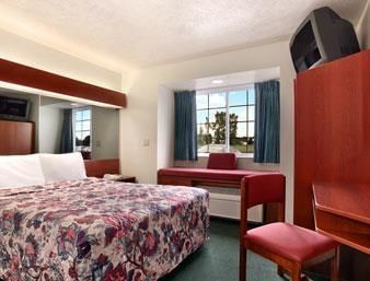 Microtel Inn & Suites By Wyndham Holland Motel