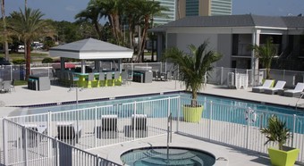 Clarion Inn & Suites Universal Studios Area Hotel