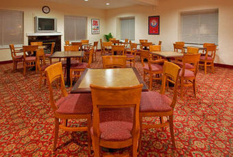 Holiday Inn Express & Suites (six Flags Area) Hotel