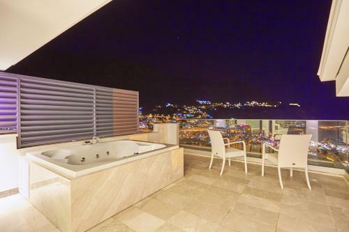 Villa Unlimited