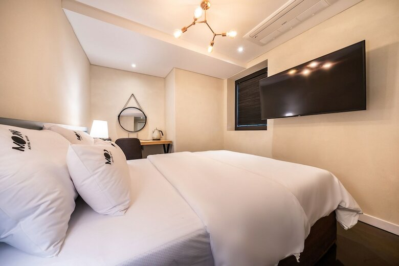 Hotel Moon