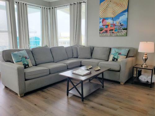 Teal & Tonic Home