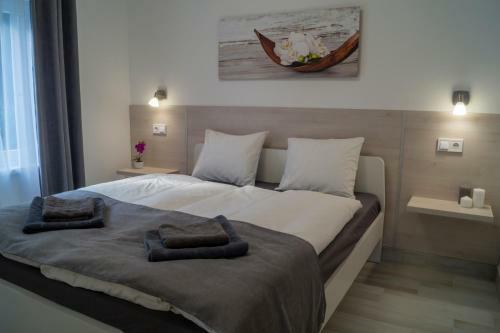 East Side Corner - Apartment