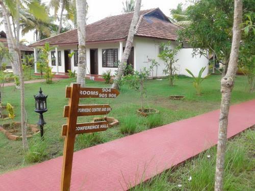 Hotel Regant Lake Village