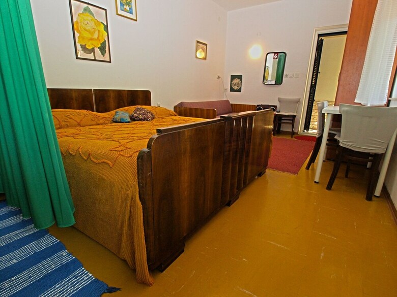 Apartment 461